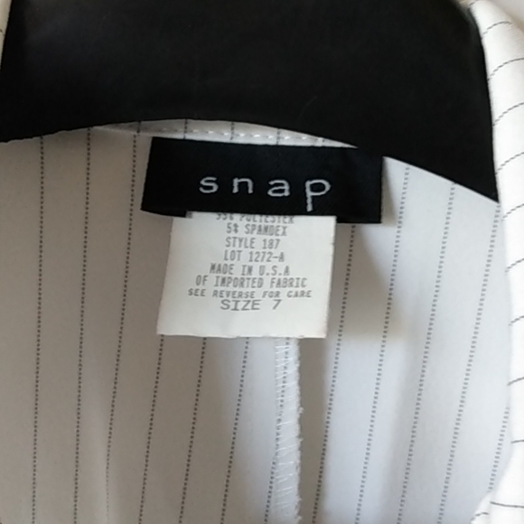 2pieces pinstripe pant suit Size 7 brand is call Snap white pinstripe - Picture 5 of 6